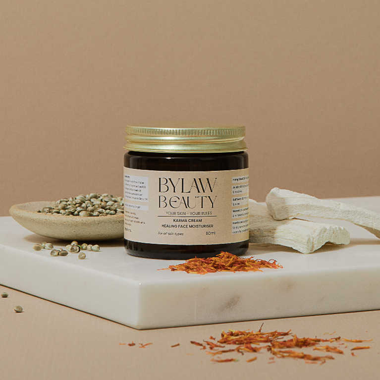 Hemp Seed Oil to plump skin & fight against signs of wrinkles. 

Jojoba Oil to balance oil production & reduces redness from eczema or rosacea. 

Safflower Oil works as an anti-oxidant, it calms eczema, psoriasis & acne. 

Maranta Arundinacea Root Powder is packed with essential minerals & vitamins to activly promote healing of rashes, acne & broken skin.

It was vital that our natural ingredients were echoed in the complete product, which is why it's 100% recyclable, palm-oil free, cruelty-free, vegan & fr
